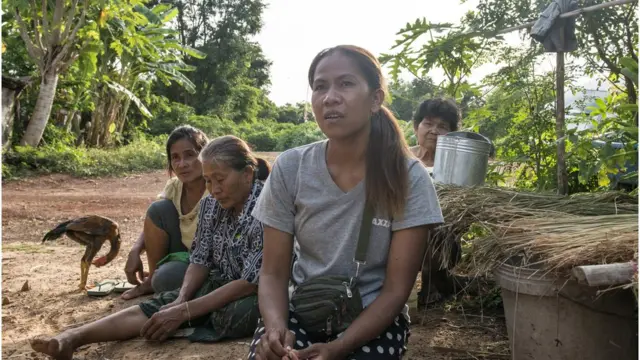 สุวลีนั่งให้สัมภาษณ์
