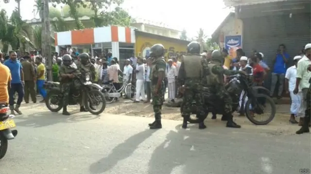 ගැටුම් ආරම්භ වීමන් පසු ආරක්ෂක අංශ වීදි සංචාරයේ