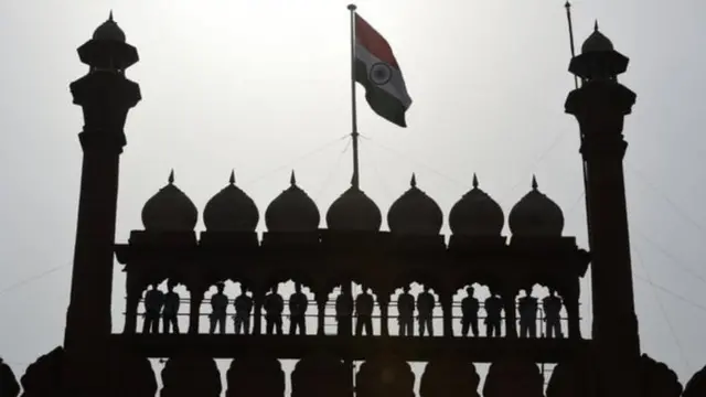 લાલ કિલ્લીની તસવીર