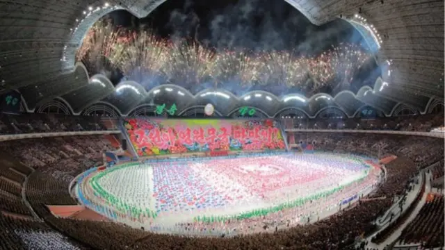 احتفالات في ملعب بكوريا الشمالية