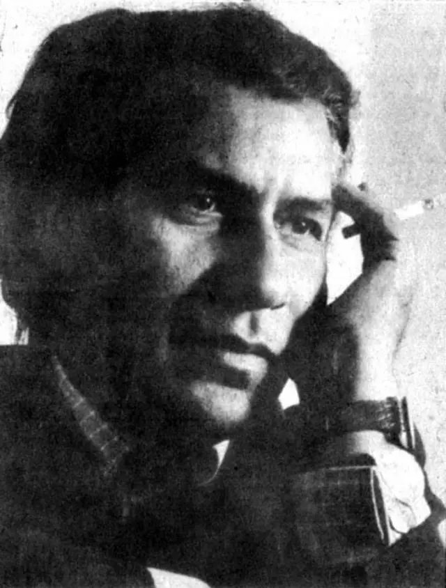 انھوں نے فلم تنہا کے مکالمے لکھ کر اپنے فلمی سفر کا آغاز کیا اور پھر چندا، تلاش، ناچ گھر، کاجل، بہانہ، ملن، نواب سراج الدولہ، تم میرے ہو، آخری سٹیشن، چاند اور چاندنی، احساس، سوئے ندیا جاگے پانی اور کئی دیگر فلموں کے نغمات لکھے جو بہت مقبول ہوئے