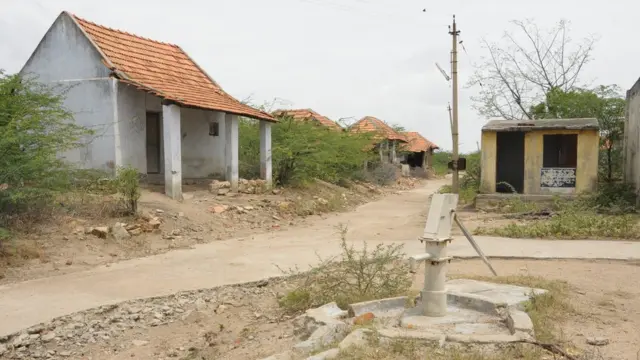 #GroundReport தூத்துக்குடி: கண் முன்னே காணாமல் போன கிராமம்