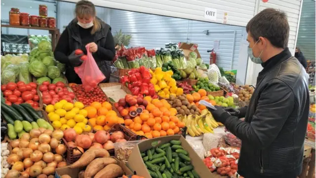 Зазвичай на базарі овочі і кращі, і дешевші