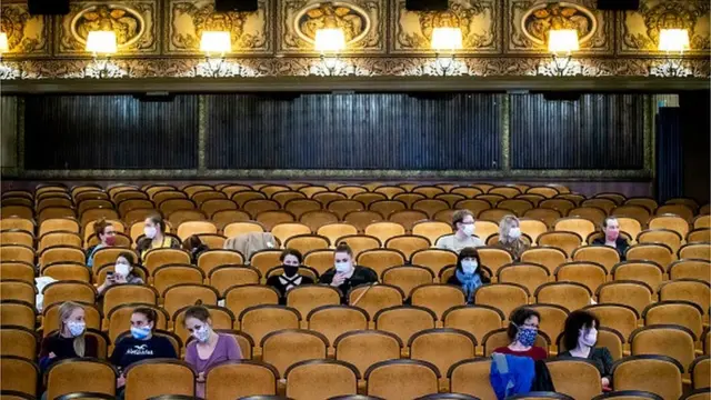 Збереження соціальної дистанції може виявитися фінансово невигідним для театрів, майже так само, як повне закриття