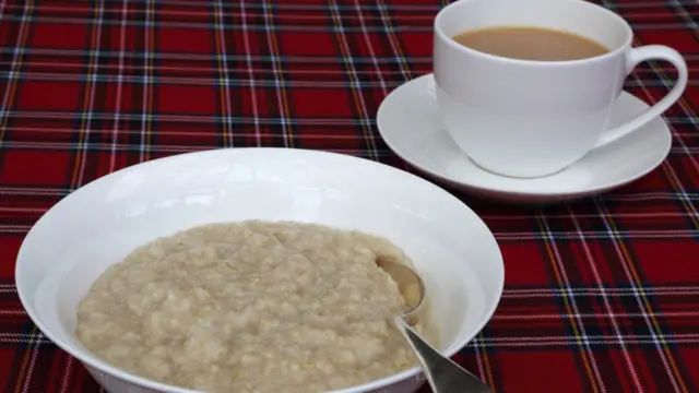 Тарелка с овсянкой