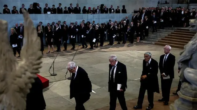 очередь к гробу