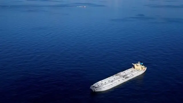 Нефт ташувчи танкер