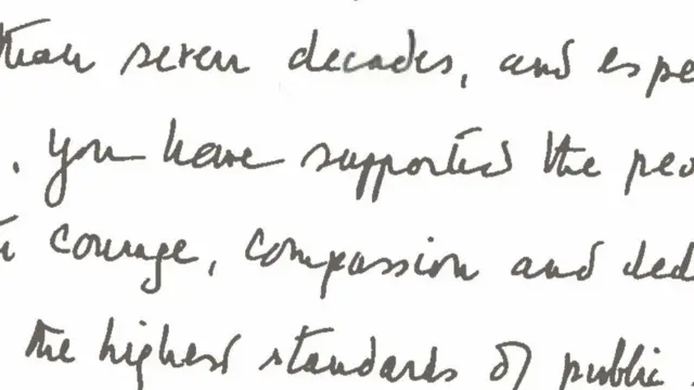 نسخة من الرسالة التي كتبتها الملكة بخط يدها
