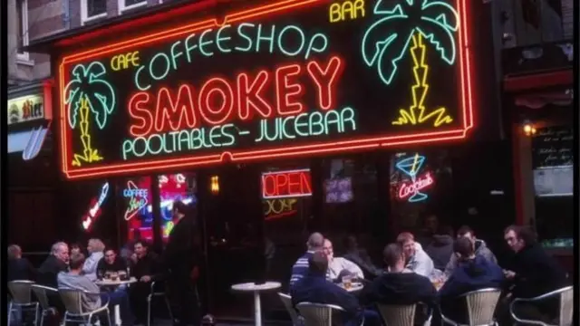 නෙදර්ලන්තයේ අවන්හල් තුළ ගංජා අලෙවිය ප්‍රසිද්ධියේ සිදුවෙයි