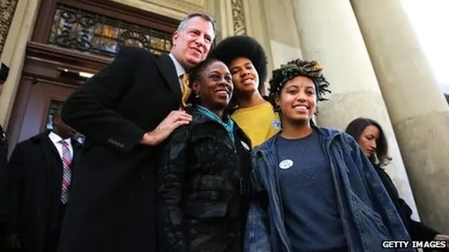 De Blasio com a mulhere, Chirlane, e os filhos, Chiara e Dante