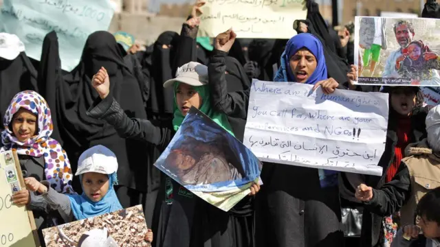 مظاهرة نساء وأطفال