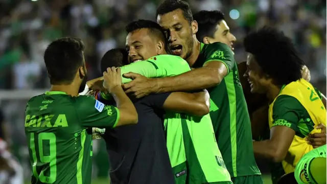 Chapecoense futbolcuları daha bir hafta önce finale yükselmelerini böyle kutlamıştı, 23 Kasım 2016.