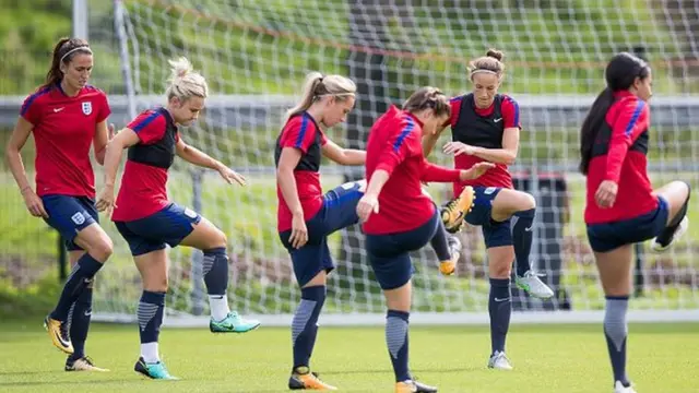 Selon les premiers chiffres dévoilés mardi, 87% des joueuses interrogées déclarent qu'elles pourraient réduire la durée de leur carrière footballistique.