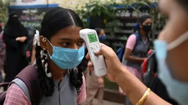 विद्यार्थिनी