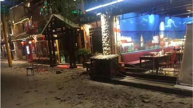 这是九寨沟景区游客中心附近受损的街区