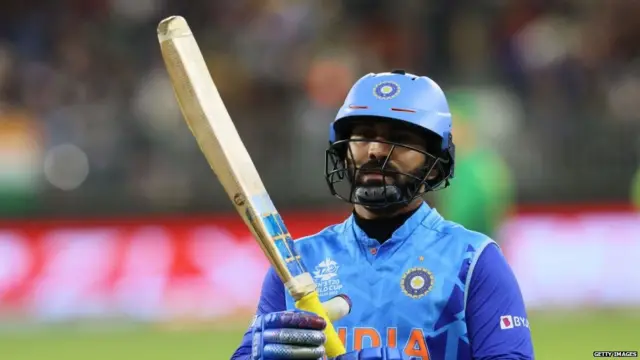 दिनेश कार्तिक