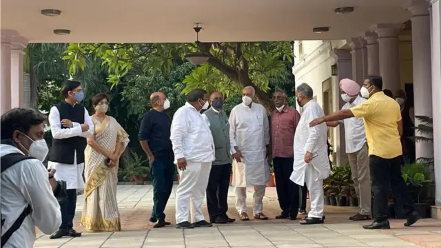 शरद पवारांच्या घरी झालेली बैठक