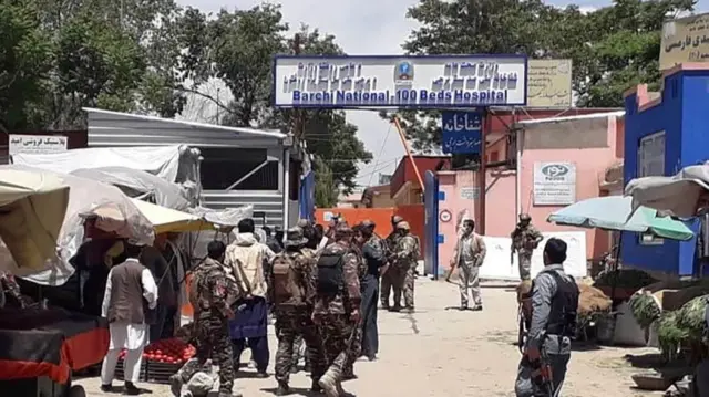 این مرکز درمانی حوالی ساعت 10 روز گذشته هدف حمله انتحاری قرار گرفت