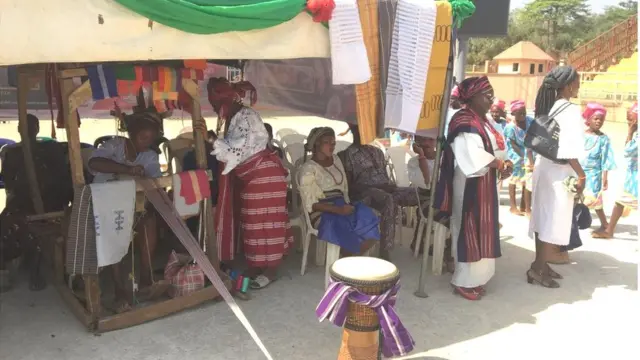 Awọn to n hun asọ oke