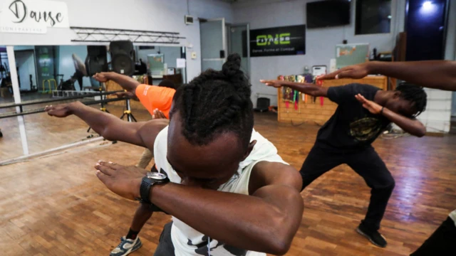 The Real Boys wanafanya mazoezi kwenye studio ya densi mjini Abidjan, Ivory Coast- Jumamosi Machi 19 2022