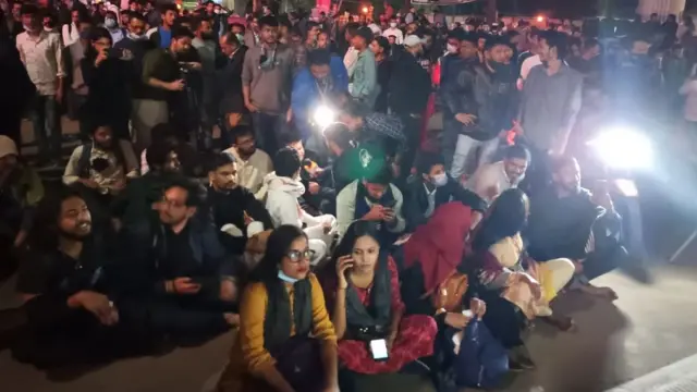 প্রতিবাদী কাওয়ালি কনসার্টে দর্শকদের একাংশ