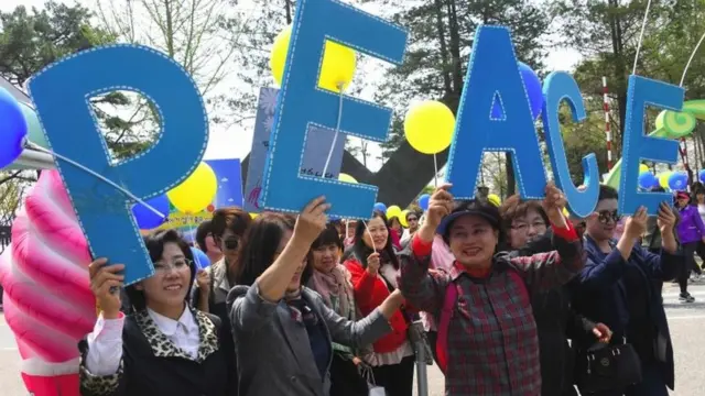 शांति की उम्मीद जता रहे हैं लोग