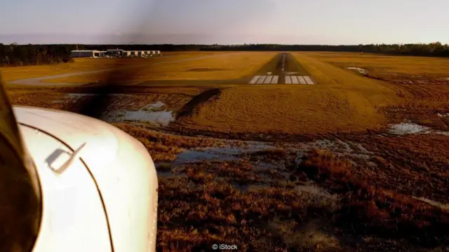 The 172's excellent view makes it much easier for pilots to land