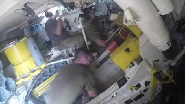 Дрон нишонни аниқлагач, ўқ отилади.