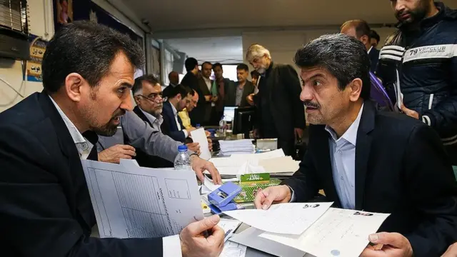 علیرضا دهقان در دومین روز ثبت نام انتخابات شورای شهر تهران
