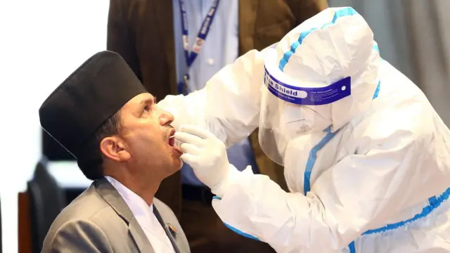 पीसीआर परीक्षणका लागि नमूना सङ्कलन