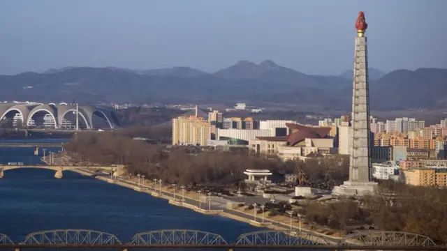 La torre Juche en Pyongyang, Corea del Norte