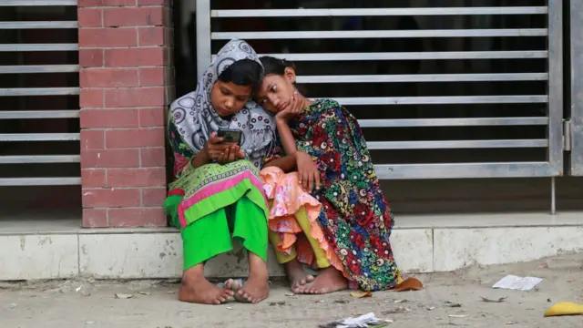 দুই কিশোরী