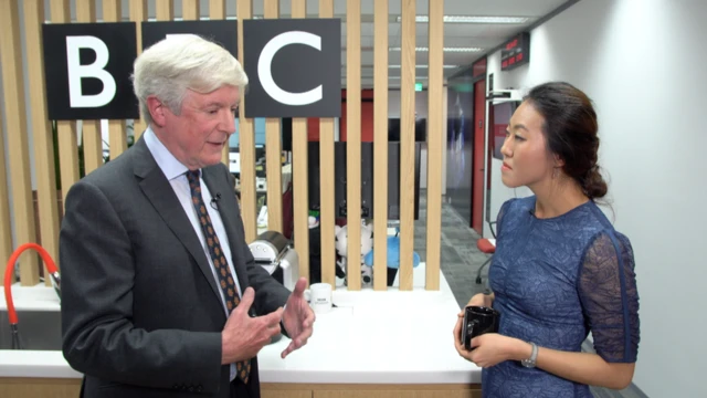 성별 임금격차에 대해 답하는 BBC 토니 홀 사장