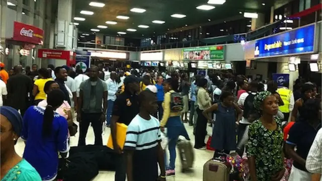 Papako ofurufu eko ati awọn arinna