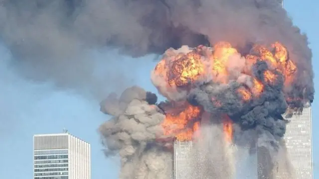 એનઆઇએસટીના રિપૉર્ટ અનુસાર સત્તાવાર દસ્તાવેજો એ તરફ ઇશારો કરે છે કે, ટાવરની ડિઝાઇન બનાવતા સમયે, એ વખતે જે સૌથી મોટું વ્યાવસાયિક વિમાન વપરાશમાં હતું એ બોઇંગ 707ની ટક્કર જો ટાવરને લાગે તો?