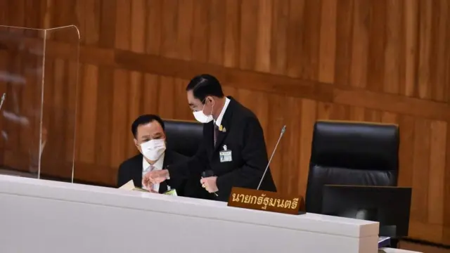 นายกฯ มอบหมายให้รองนายกฯ อนุทิน ชาญวีรกูล ชี้แจงข้อกล่าวหาเรื่องการจัดหาวัคซีนโควิด-19