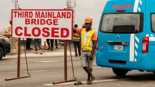 Picture of third mainland bridge closure