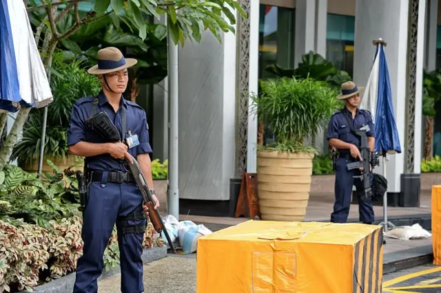 싱가포르 샹그릴라 호텔에서는 '아시아안보회의'가 2002년부터 매년 열려왔다.
