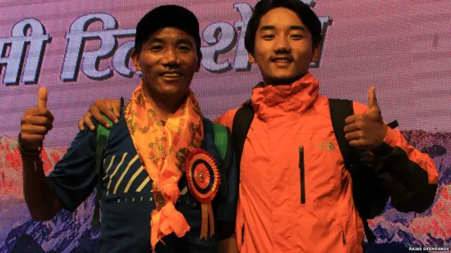 कामी शेर्पा आणि त्यांचा मुलगा लेक्पा शेर्पा