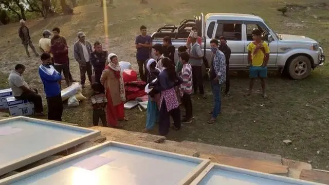 सामग्रीसहित पुगेको टोली