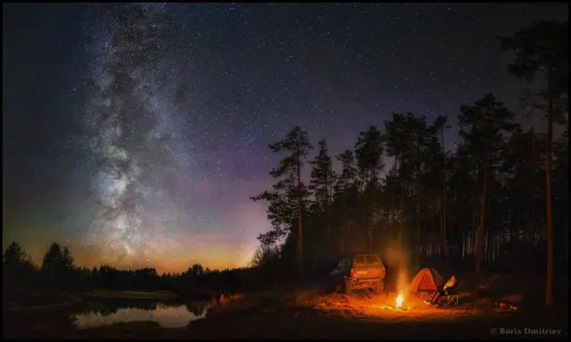 Acampanado debaixo das estrelas na Rússia.