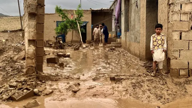 O'zbeklar yashovchi Maymana shahridagi suv toshqini, 19 may, 2024 yil.