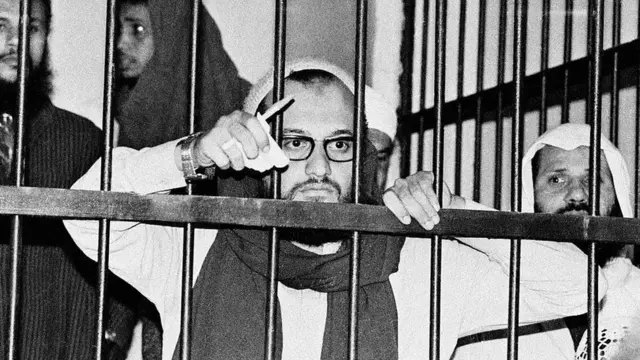 1985 ਵਿੱਚ ਰਿਹਾਈ ਤੋਂ ਬਾਅਦ ਜ਼ਵਾਹਿਰੀ ਨੇ ਮਿਸਰ ਛੱਡ ਕੇ ਸਾਊਦੀ ਅਰਬ ਦਾ ਰੁਖ ਕੀਤਾ