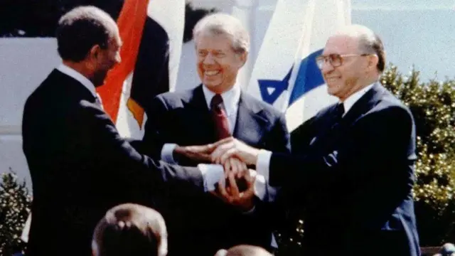 بيجن وكارتر والسادات