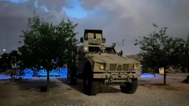 مركبة عسكرية أمريكية في قاعدة شمال شرق سوريا