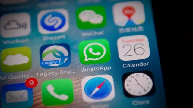 Íconop de WhatsApp en un celular. Foto: NICOLAS ASFOURI/AFP/Getty Images