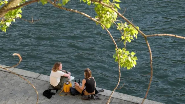 Дівчата біля Сени