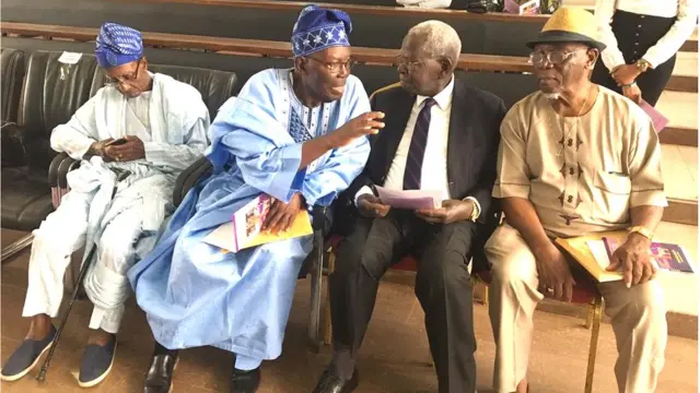 Awọn eeyan to peju sibi ifilọlẹ iwe naa