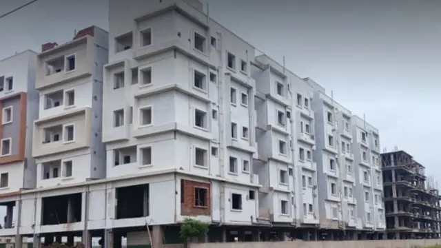 నిర్మాణంలో ఉన్న అపార్ట్‌మెంట్