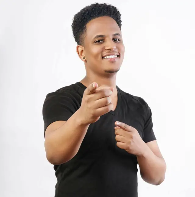 ድምጻዊ ሮቤል ሚካኤል